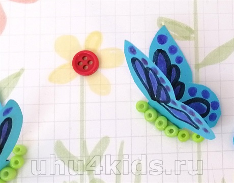 Аппликация из бумаги и бусин «Бабочки» 